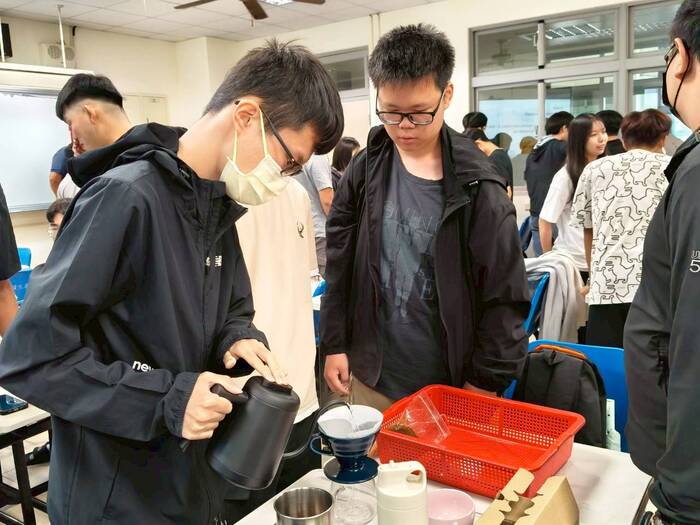 滴漏式咖啡的萃取-悶蒸法圖片