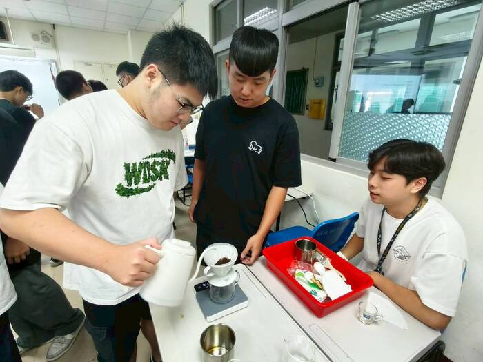 滴漏式咖啡的萃取-悶蒸法圖片