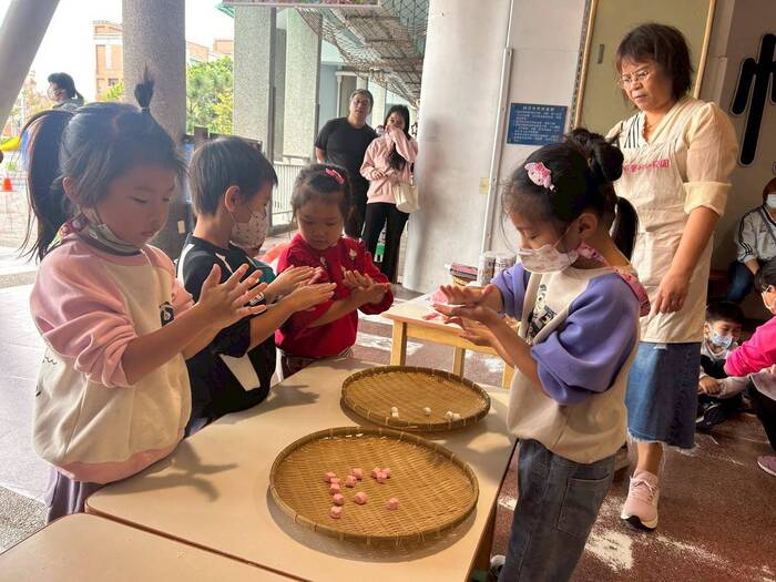 小手搓湯圓-冬至傳統體驗日圖片
