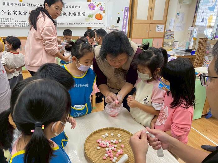 小手搓湯圓-冬至傳統體驗日圖片