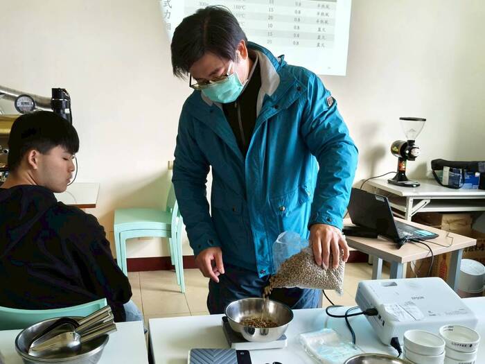 基礎咖啡烘焙-黃蜜處理法/台灣的咖啡莊園圖片