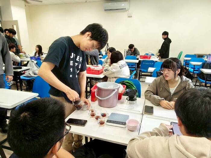 滴漏式咖啡的萃取-沖煮實驗-不斷水沖煮法圖片