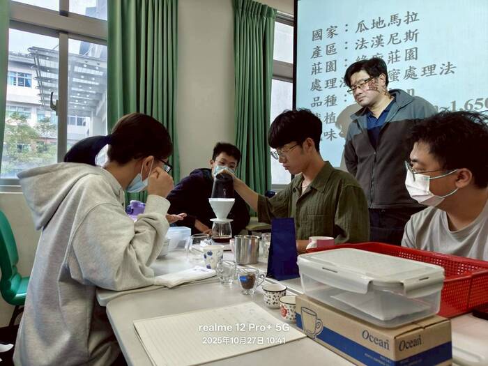 滴漏式咖啡的萃取-沖煮實驗-不斷水沖煮法圖片