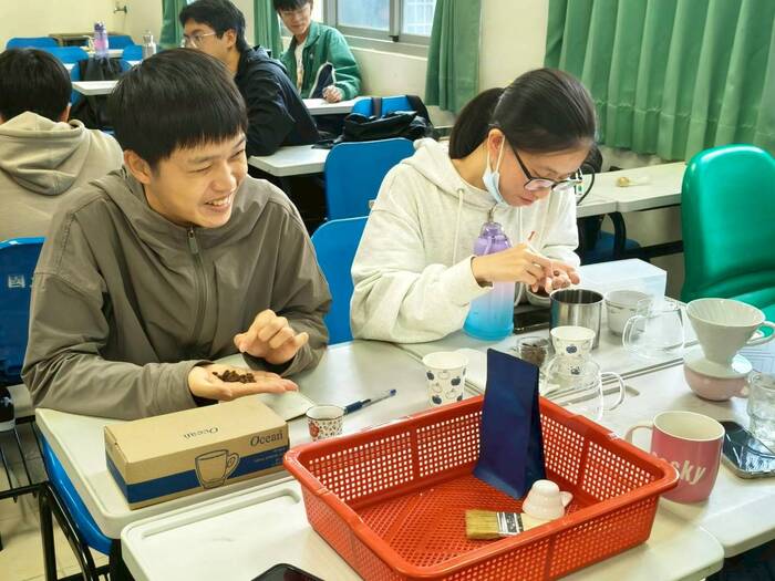 滴漏式咖啡的萃取-沖煮實驗-不斷水沖煮法圖片