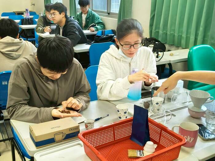 滴漏式咖啡的萃取-沖煮實驗-不斷水沖煮法圖片