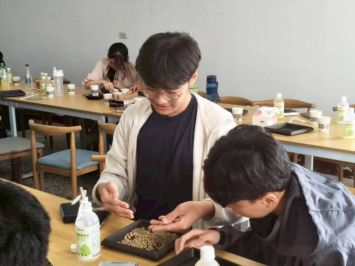 屋角咖啡園田間參訪與手網烘焙實作圖片