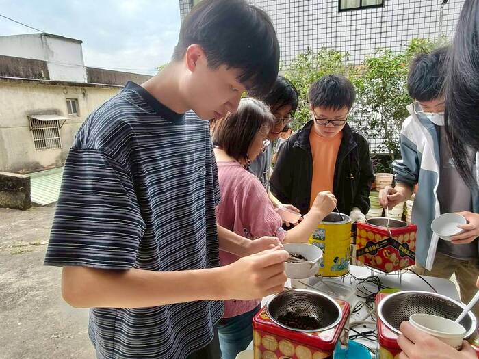 屋角咖啡園田間參訪與手網烘焙實作圖片