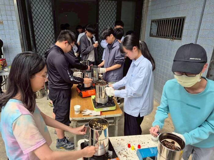 屋角咖啡園田間參訪與手網烘焙實作圖片