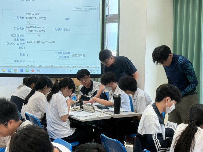 碳權及碳足跡盤查課程、農檢中心參訪與海報製作圖片