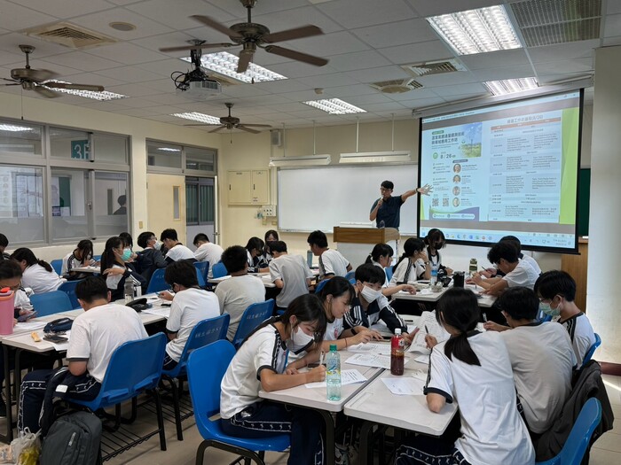 碳權及碳足跡盤查課程、農檢中心參訪與海報製作圖片