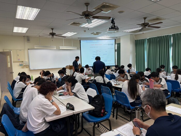 碳權及碳足跡盤查課程、農檢中心參訪與海報製作圖片