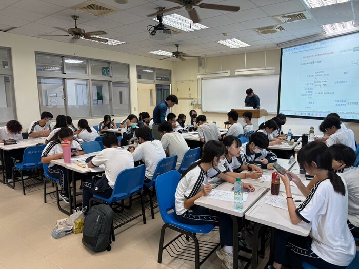 碳權及碳足跡盤查課程、農檢中心參訪與海報製作圖片